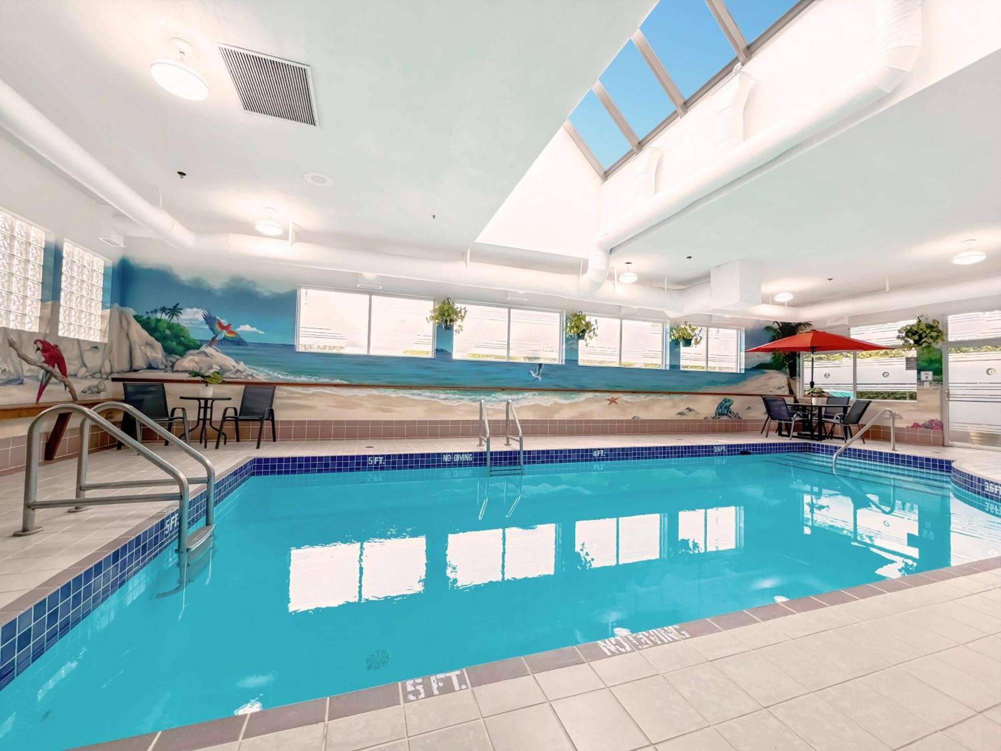 Coast Abbotsford Hotel & Suites Exterior foto